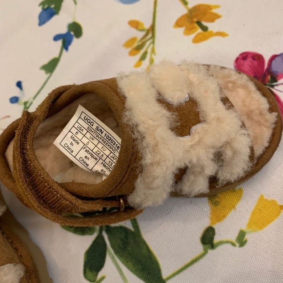 Child UGG slippers. Worn indoors only. Toddler 6 - Picture 3 of 4